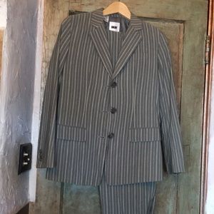 DKNY summer suit size 4 in grey pinstripe